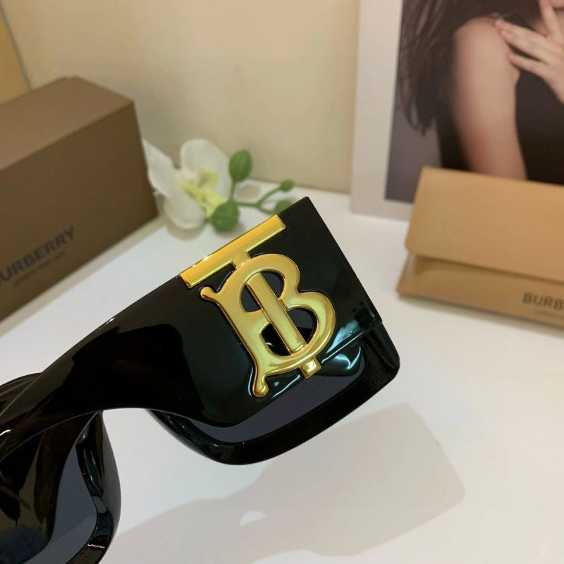 Burberry Sunglasses Compact 277180