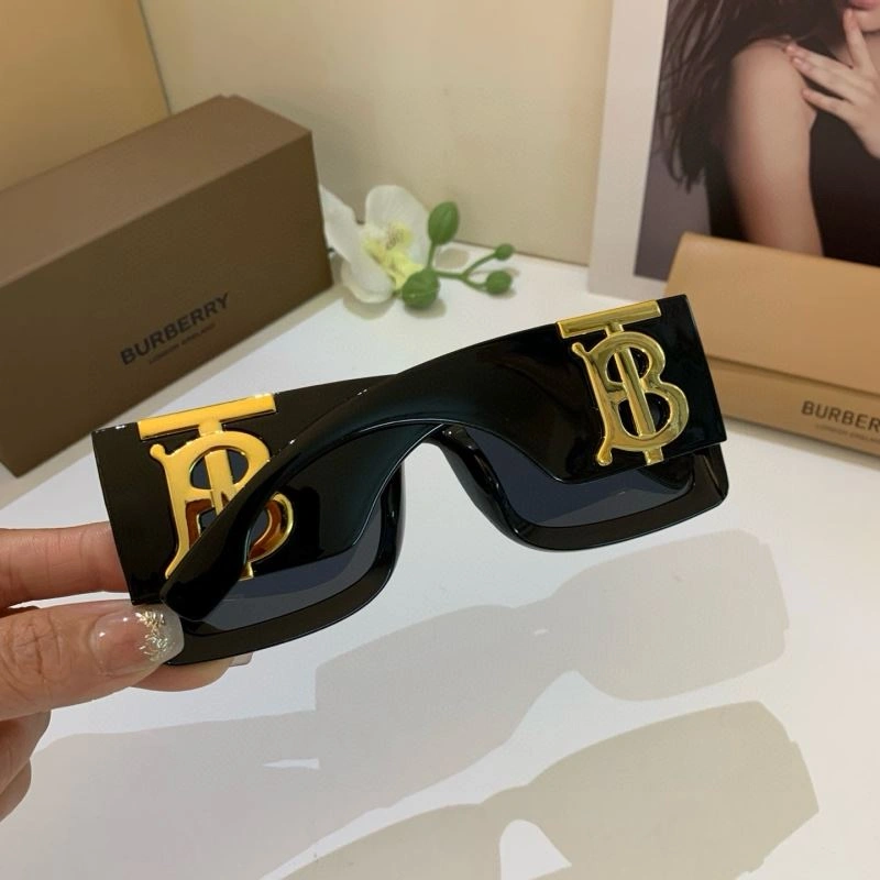 Burberry Sunglasses Compact 277180
