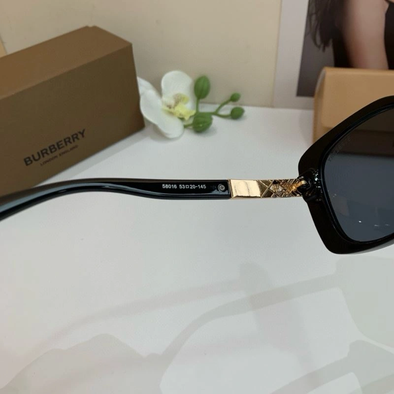 Burberry Sunglasses Durable 277135