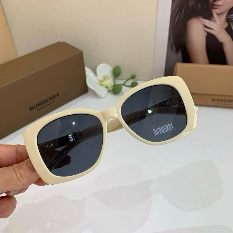 SmoothTexture Burberry Sunglasses 277140