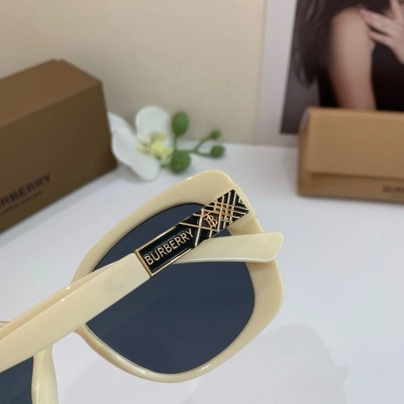 SmoothTexture Burberry Sunglasses 277140