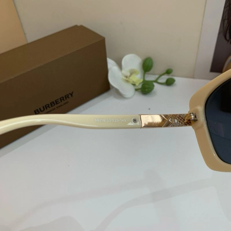 SmoothTexture Burberry Sunglasses 277140