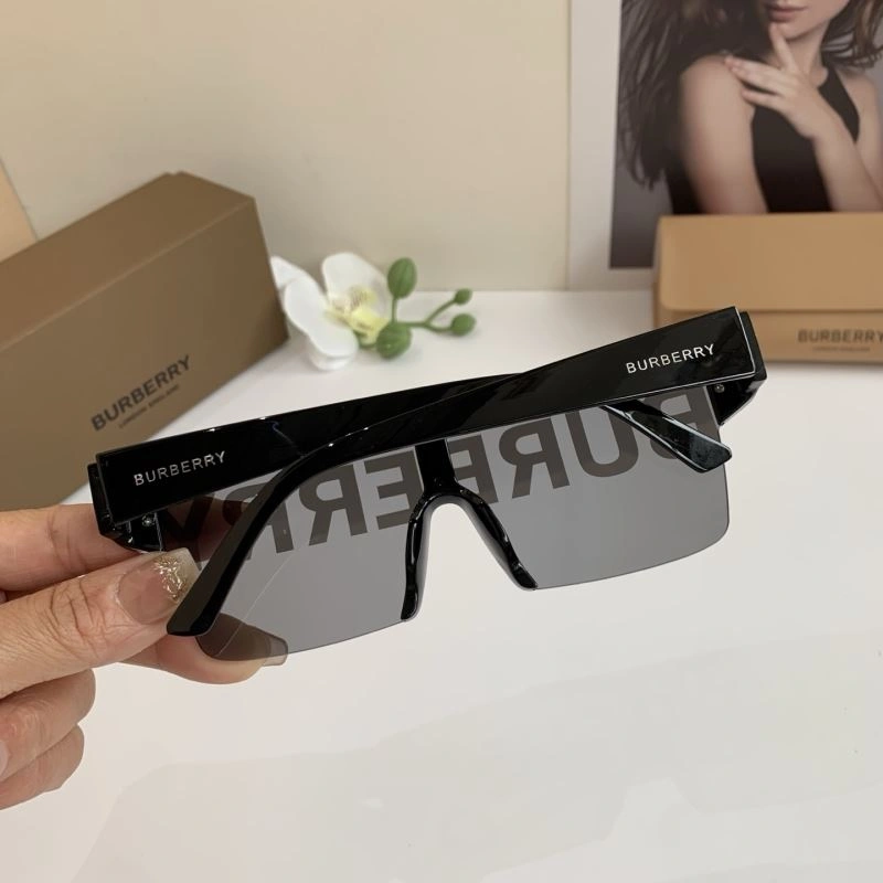 Burberry Sunglasses UrbanStyle 277134