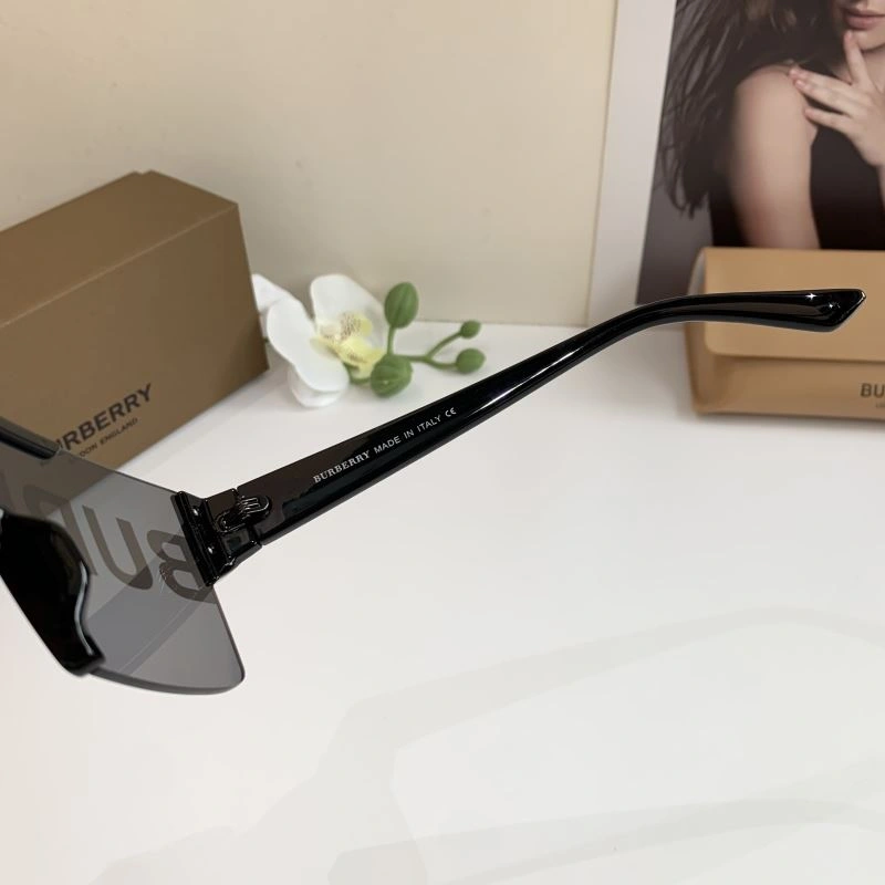Burberry Sunglasses UrbanStyle 277134
