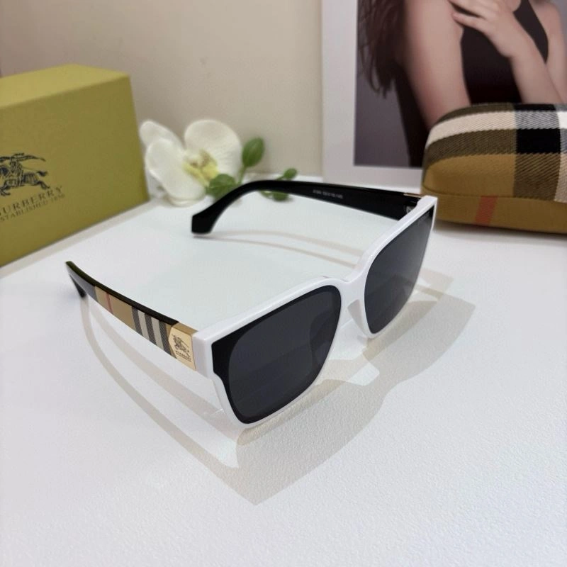 Burberry Sunglasses ZipUp 277133