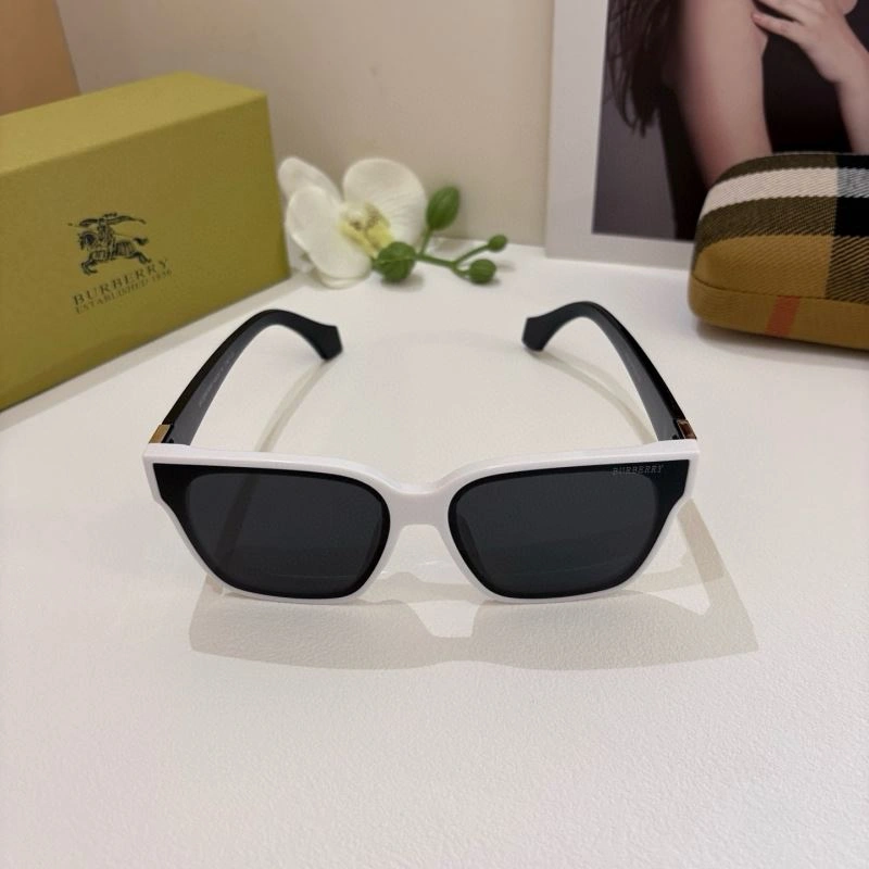 Burberry Sunglasses ZipUp 277133