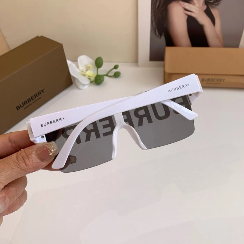 Burberry Sunglasses Sporty 277132