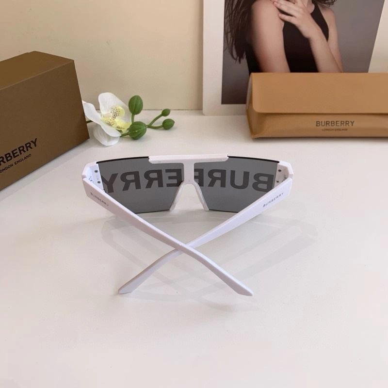 Burberry Sunglasses Sporty 277132