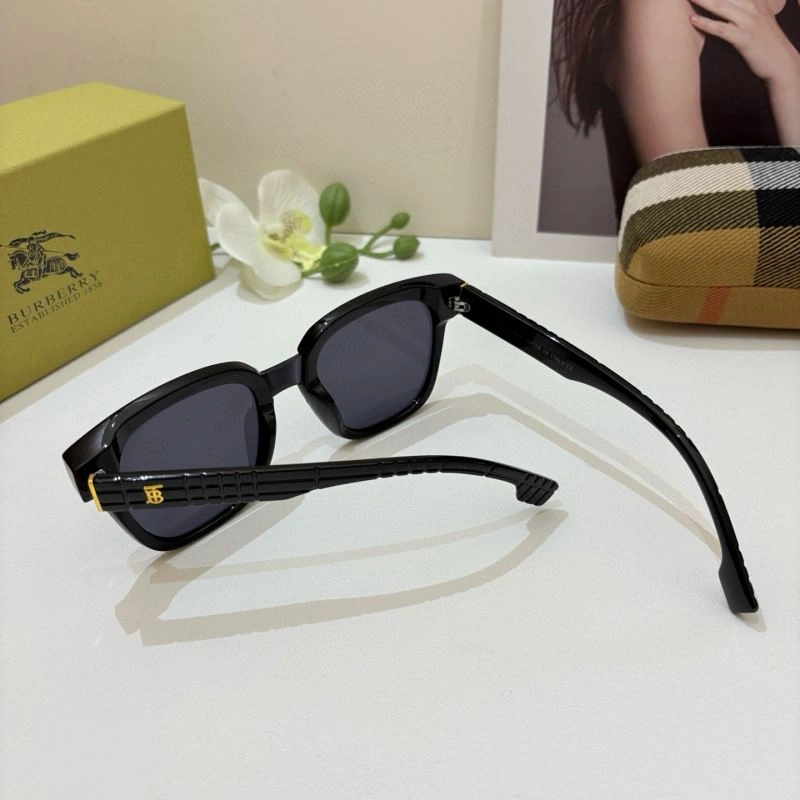 Burberry Sunglasses Stylish 277128