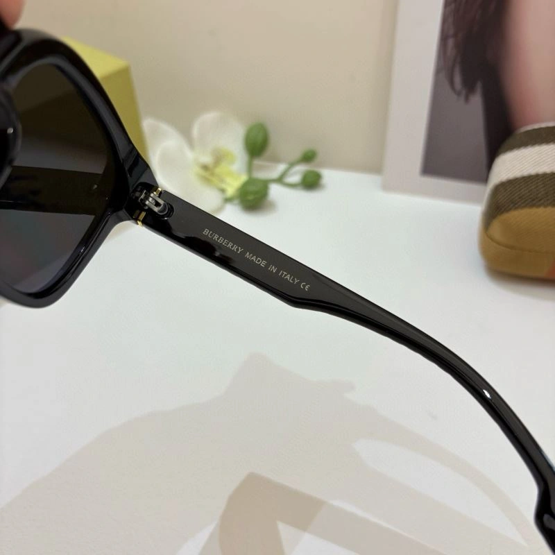Burberry Sunglasses Stylish 277128