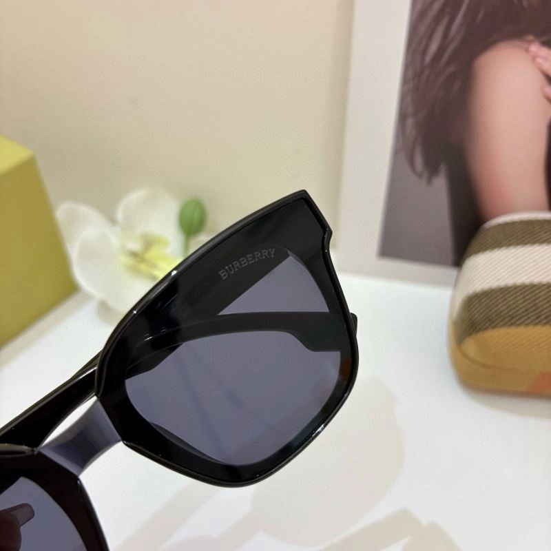 Burberry Sunglasses Stylish 277128