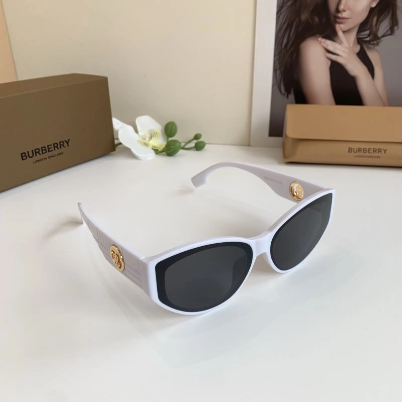 Burberry Sunglasses Unisex 277126