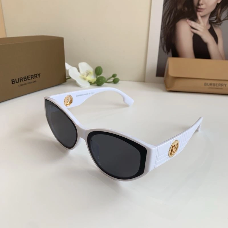 Burberry Sunglasses Unisex 277126
