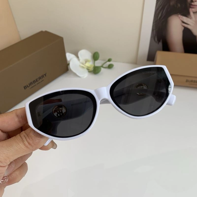 Burberry Sunglasses Unisex 277126