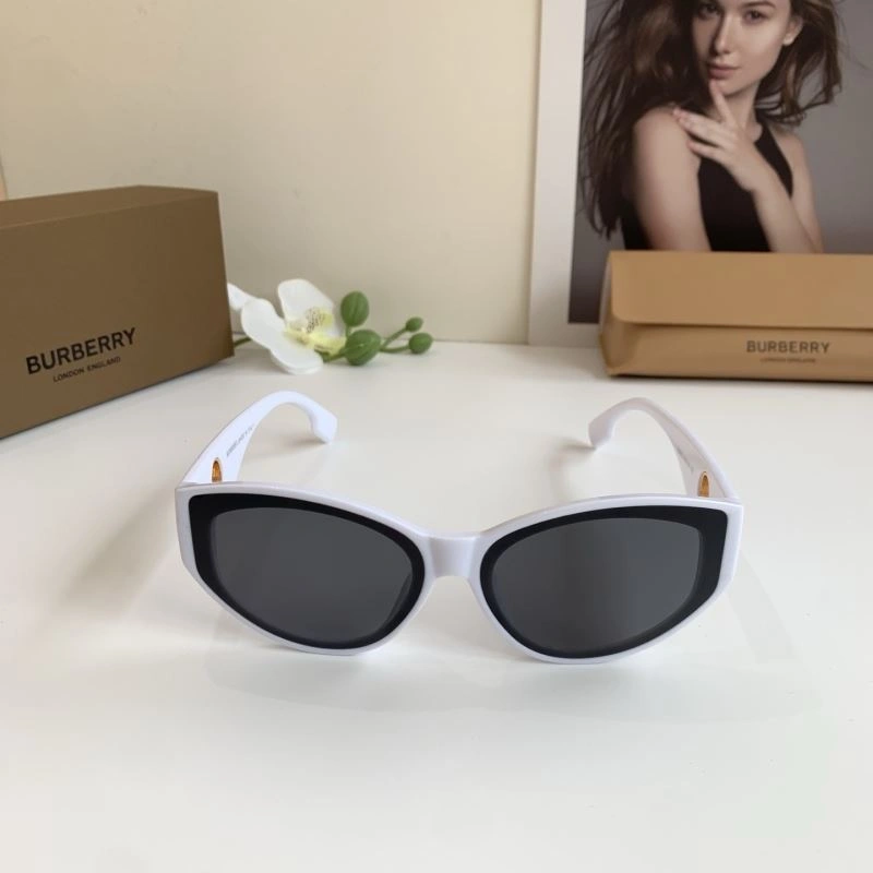 Burberry Sunglasses Unisex 277126