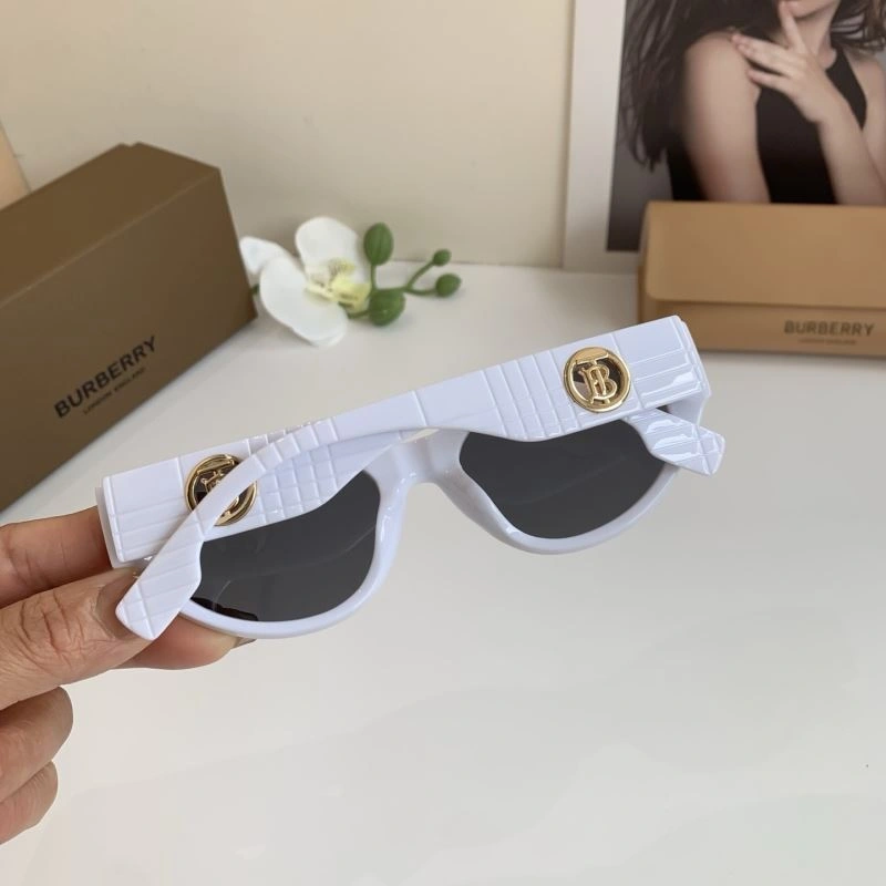Burberry Sunglasses Unisex 277126