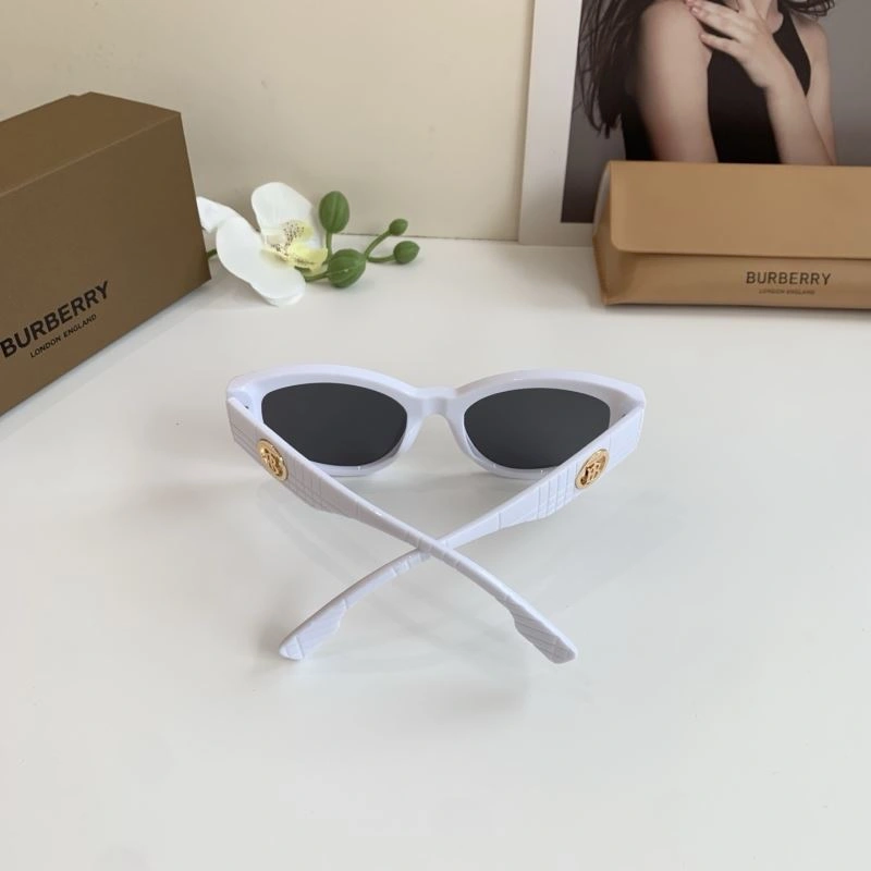 Burberry Sunglasses Unisex 277126