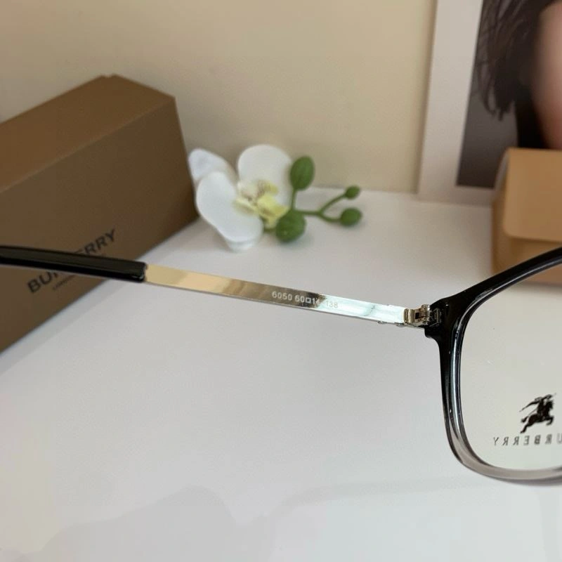 Burberry Sunglasses Unisex 277124