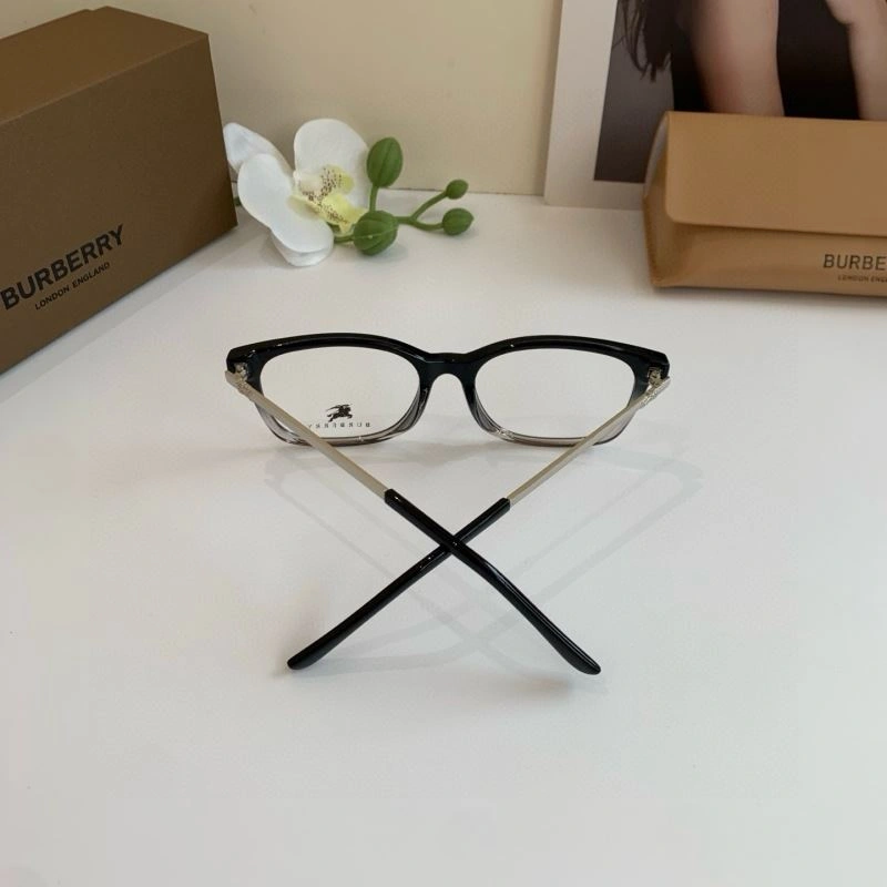 Burberry Sunglasses Unisex 277124