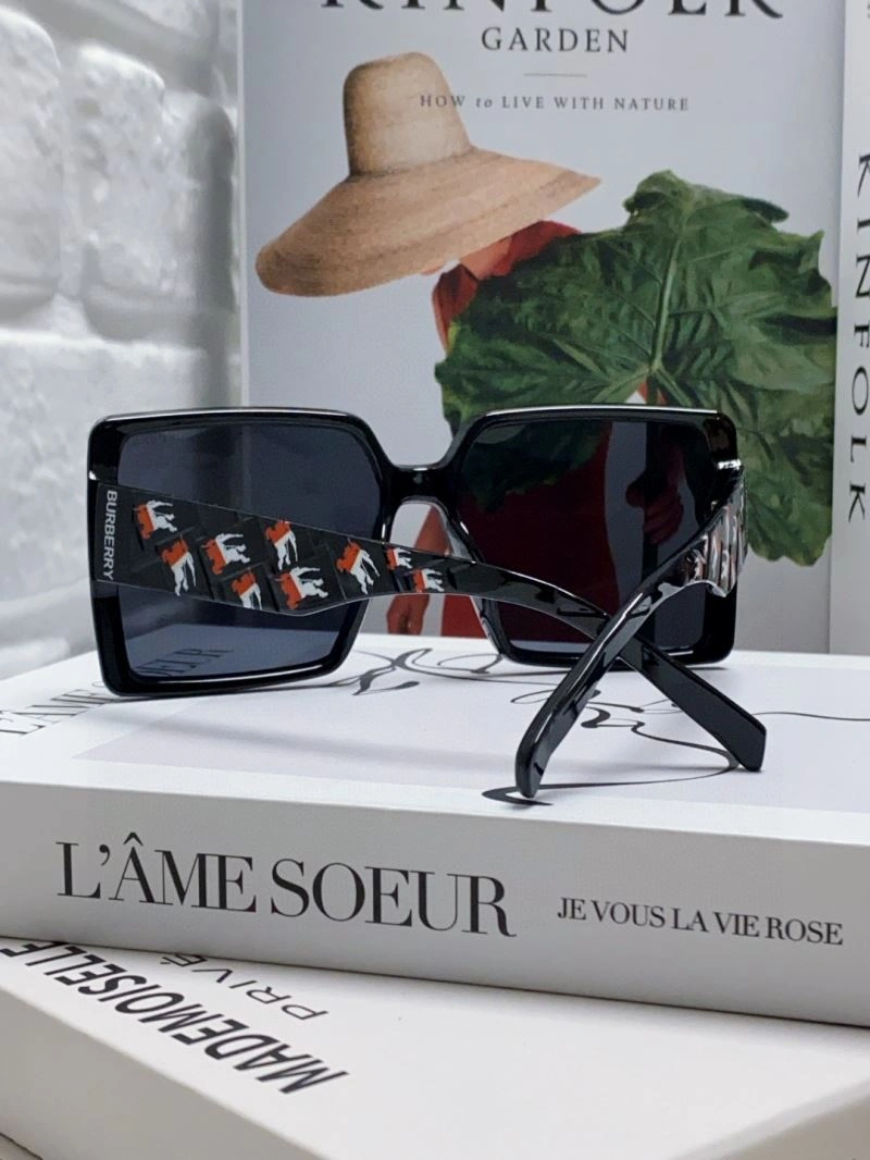Sleek Burberry Sunglasses 277206