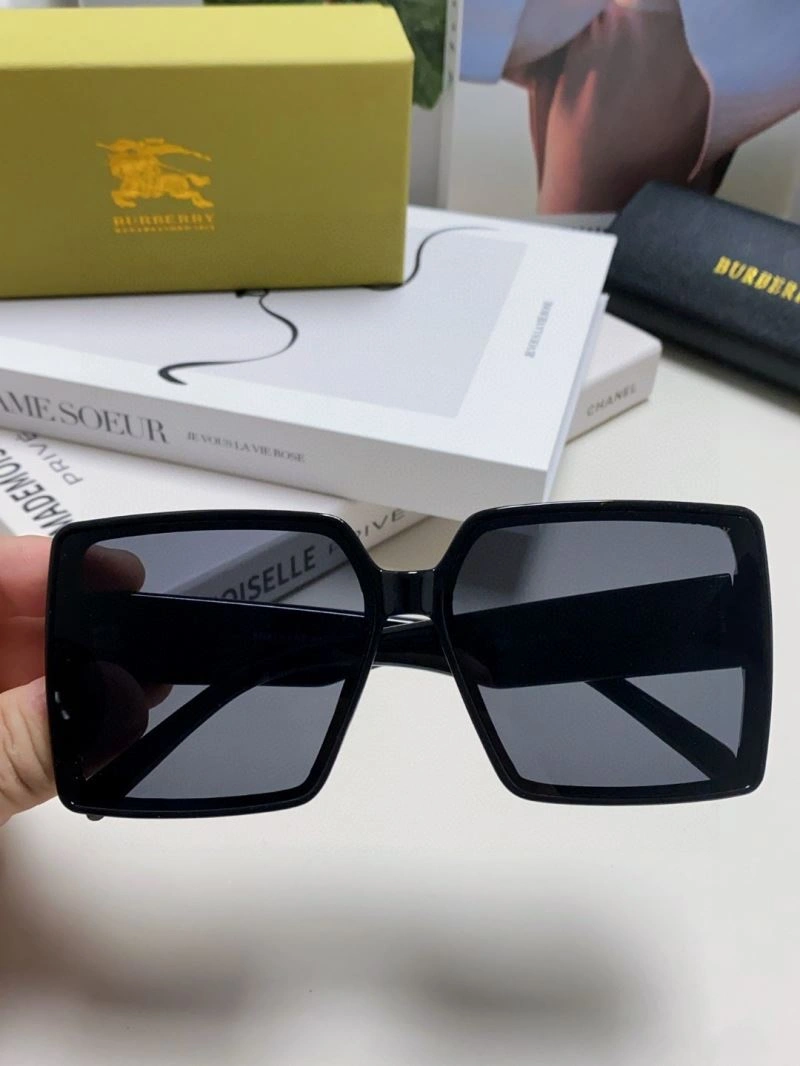 Sleek Burberry Sunglasses 277206