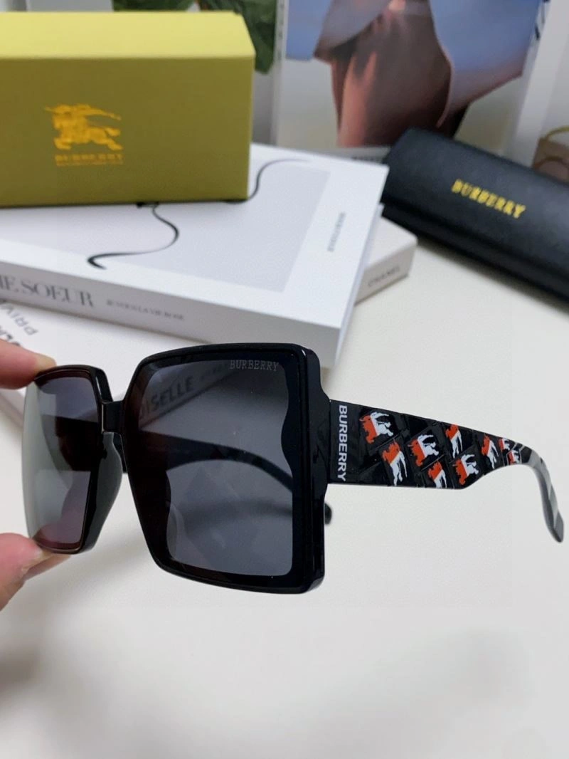 Sleek Burberry Sunglasses 277206