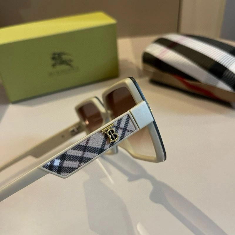 Compact Burberry Sunglasses 277220