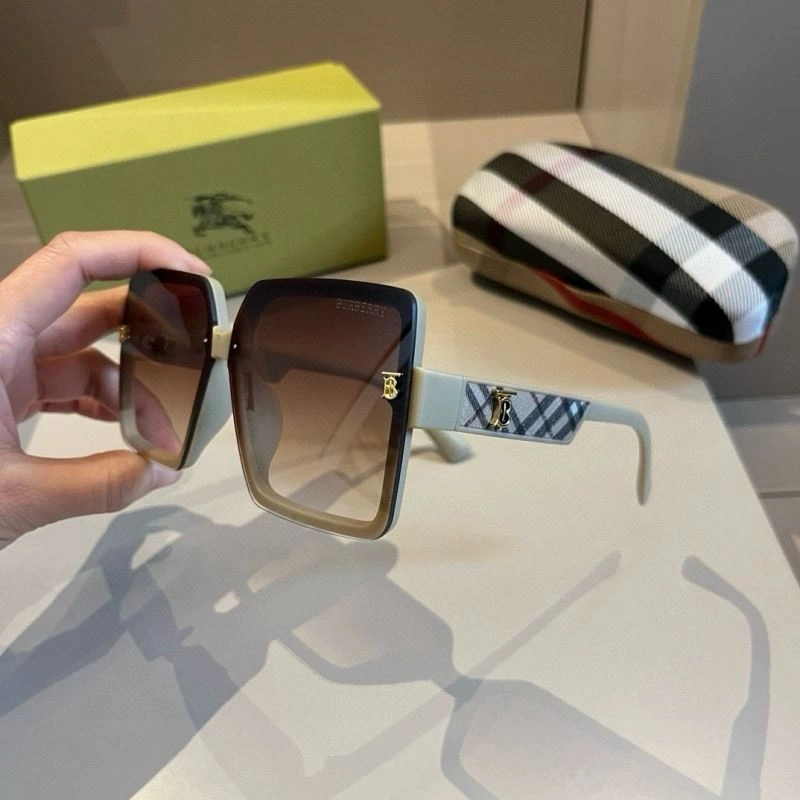 Compact Burberry Sunglasses 277220