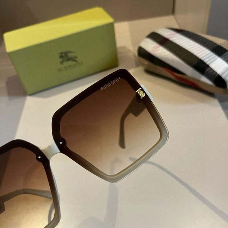 Compact Burberry Sunglasses 277220