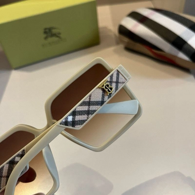 Compact Burberry Sunglasses 277220