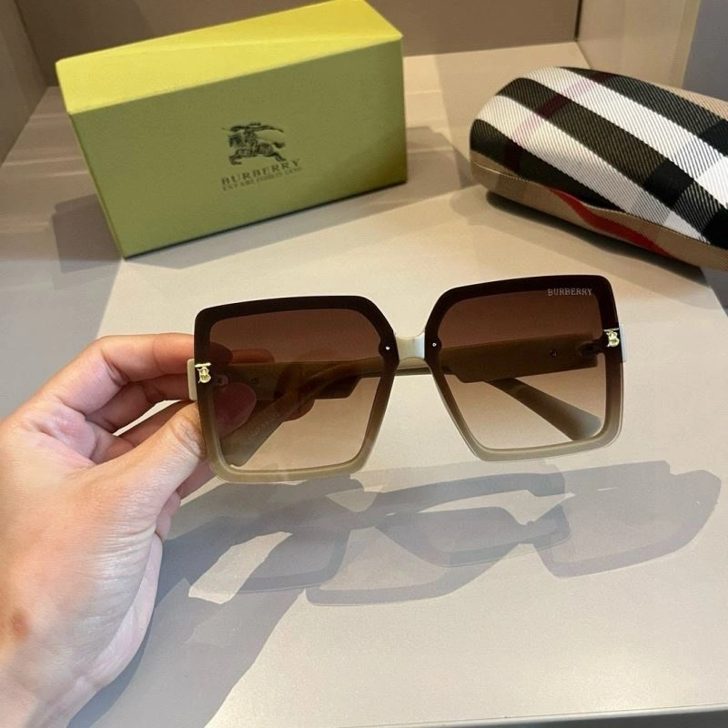 Compact Burberry Sunglasses 277220