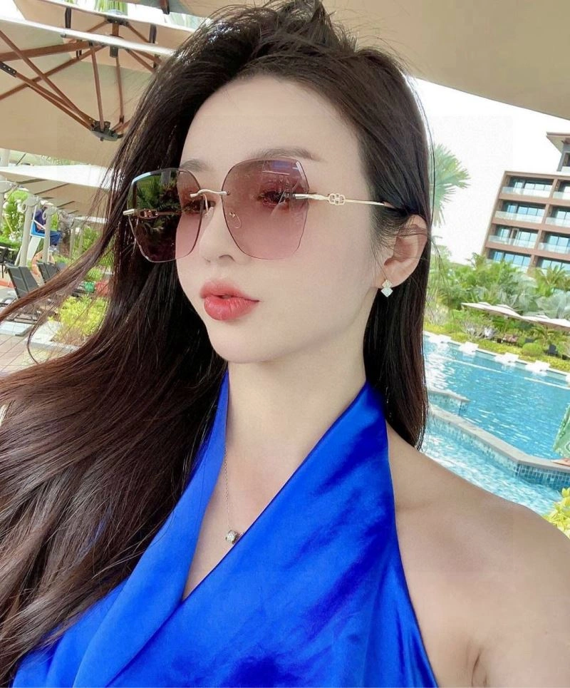 Burberry Sunglasses Breathable 277186