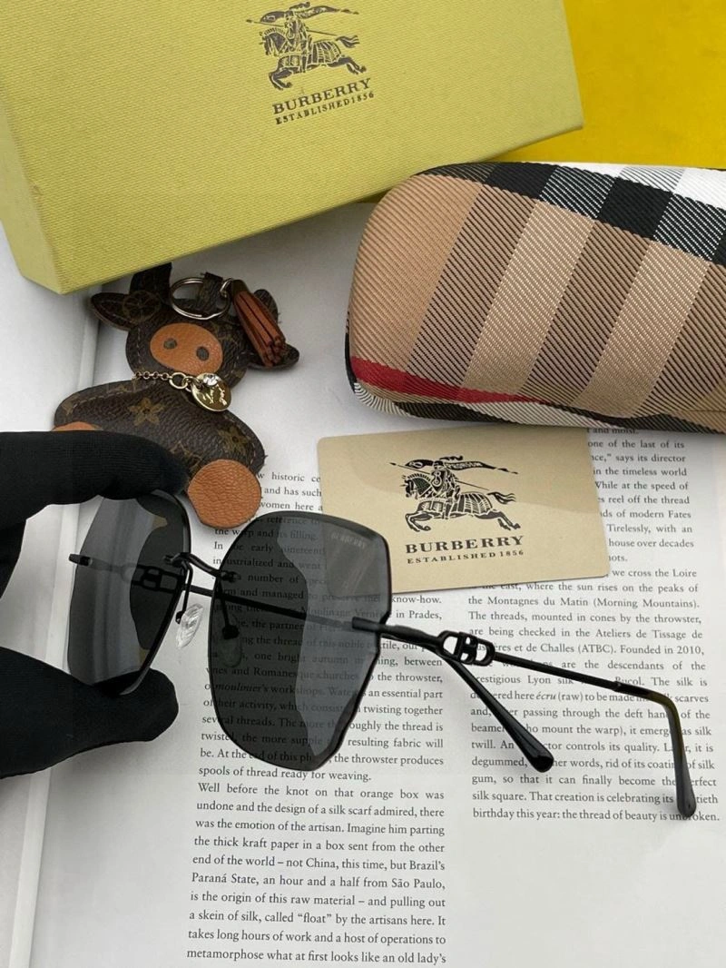 Burberry Sunglasses Breathable 277186