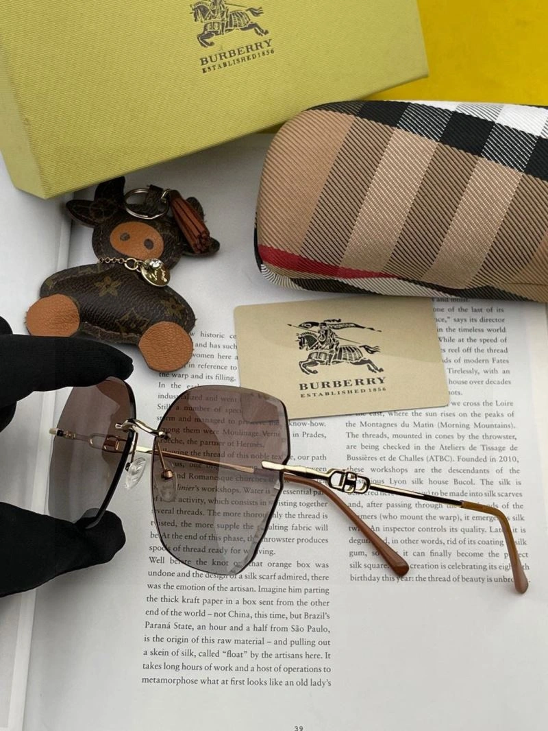 Burberry Sunglasses Breathable 277186