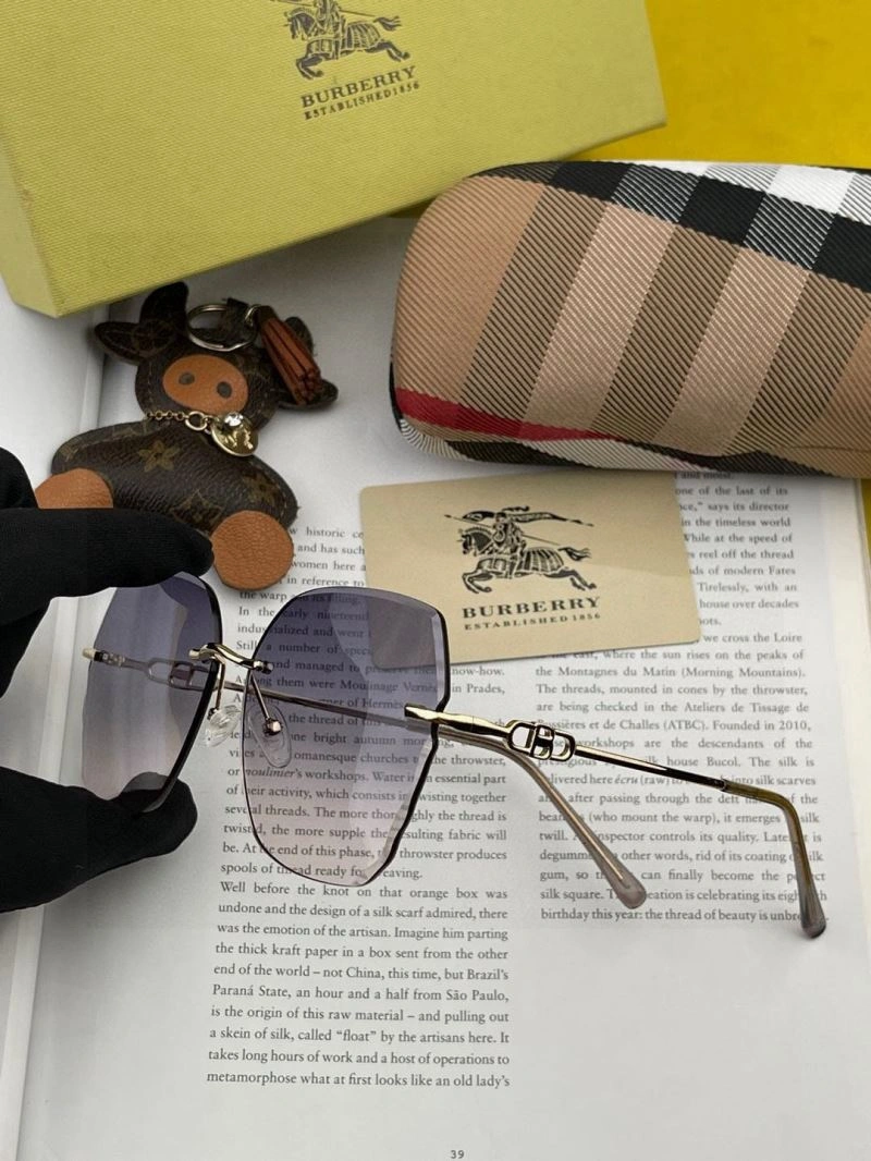 Burberry Sunglasses Breathable 277186