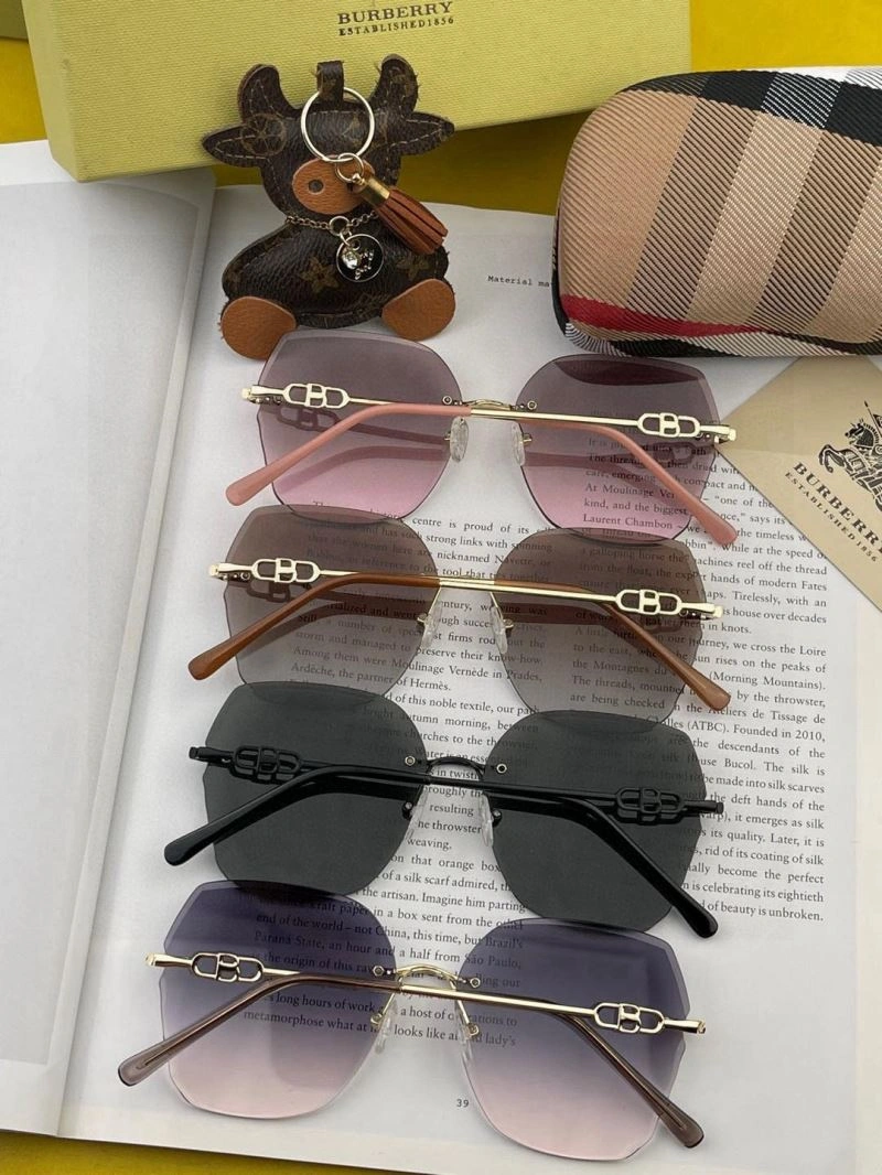 Burberry Sunglasses Breathable 277186