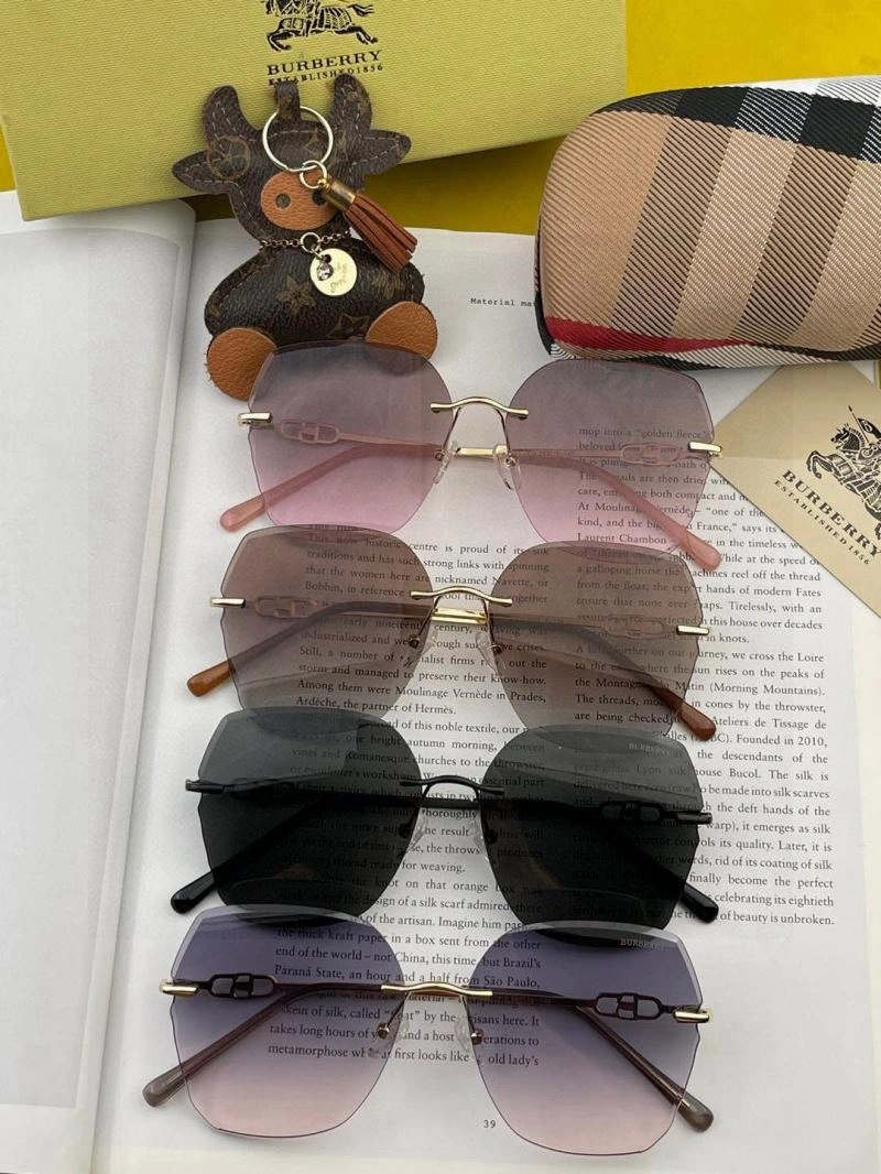 Burberry Sunglasses Breathable 277186