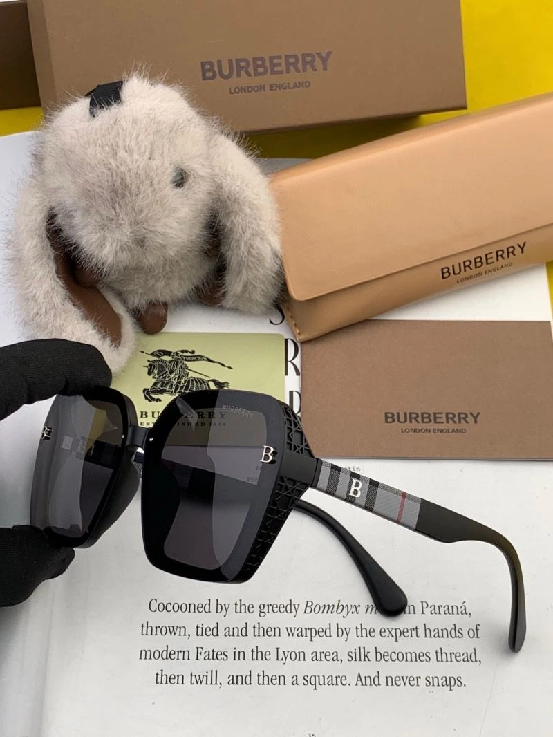 Elegant Burberry Sunglasses 277182