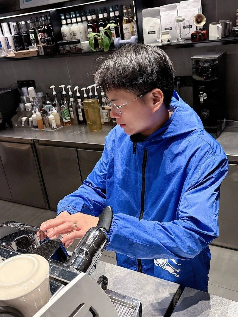 FreshLook Burberry Sunscreen Jacket 100121