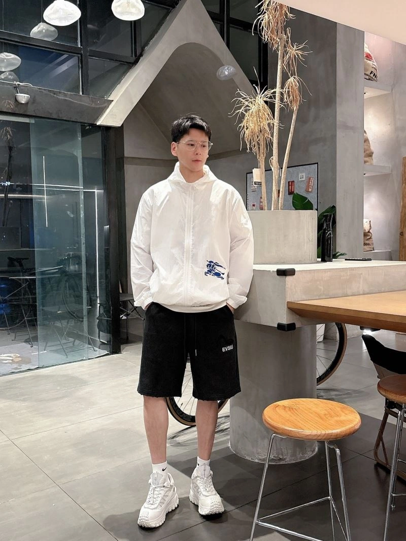 Neat Burberry Sunscreen Jacket 100118