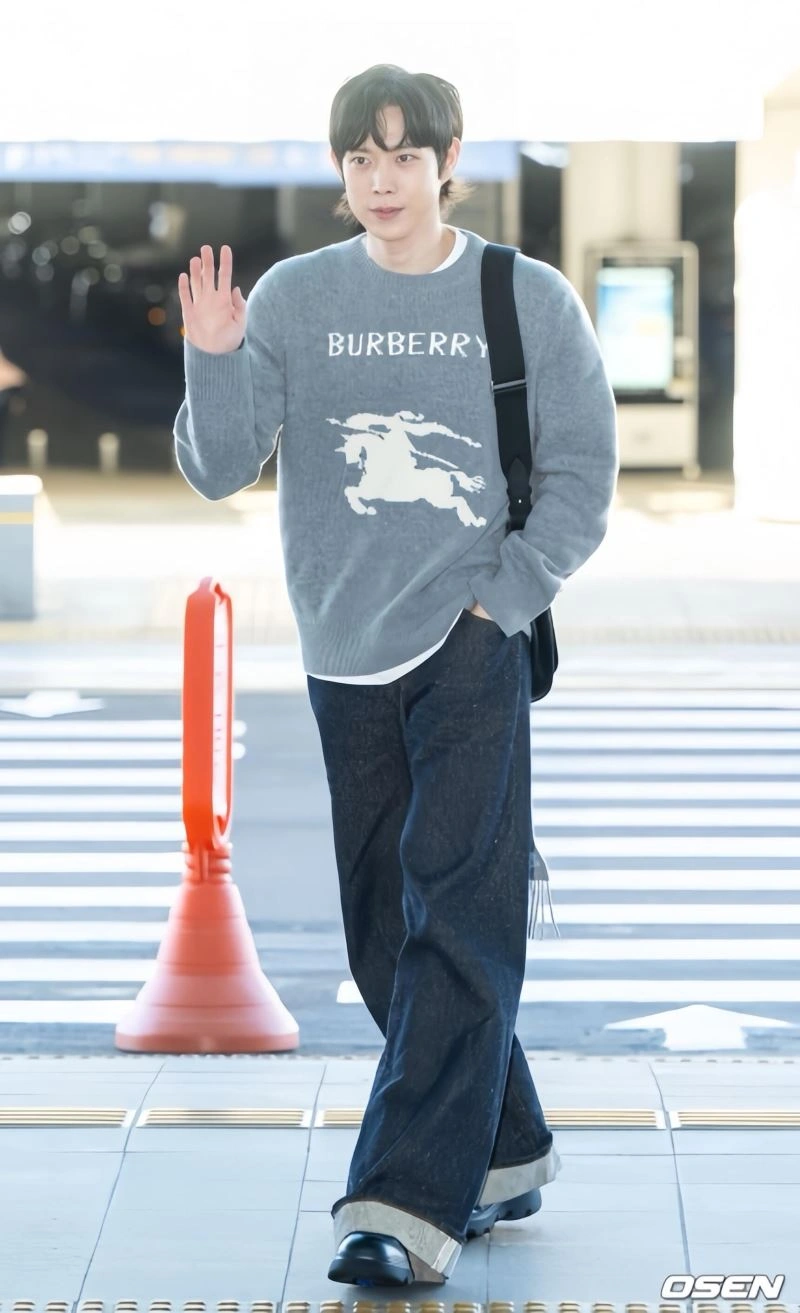 Versatile Burberry Sweaters 103015