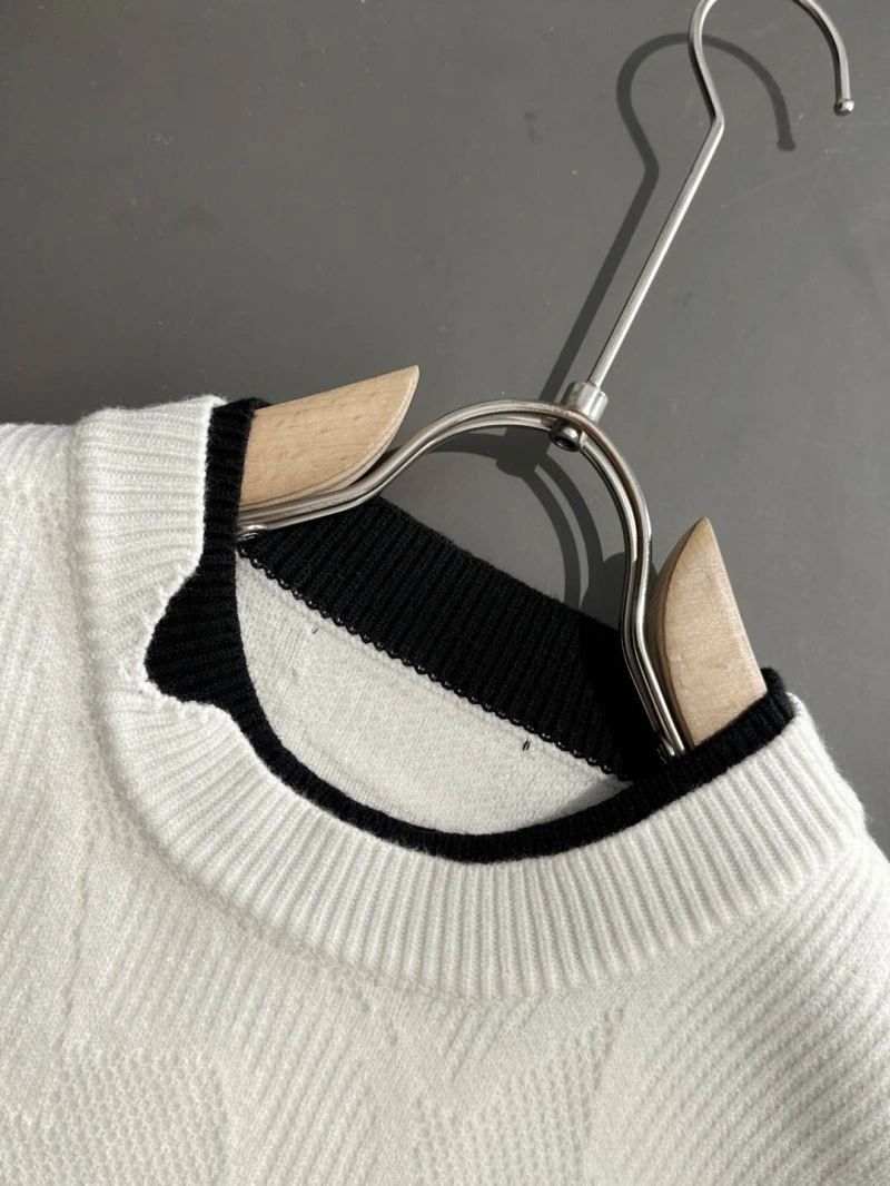 Elegant Burberry Sweaters 103006