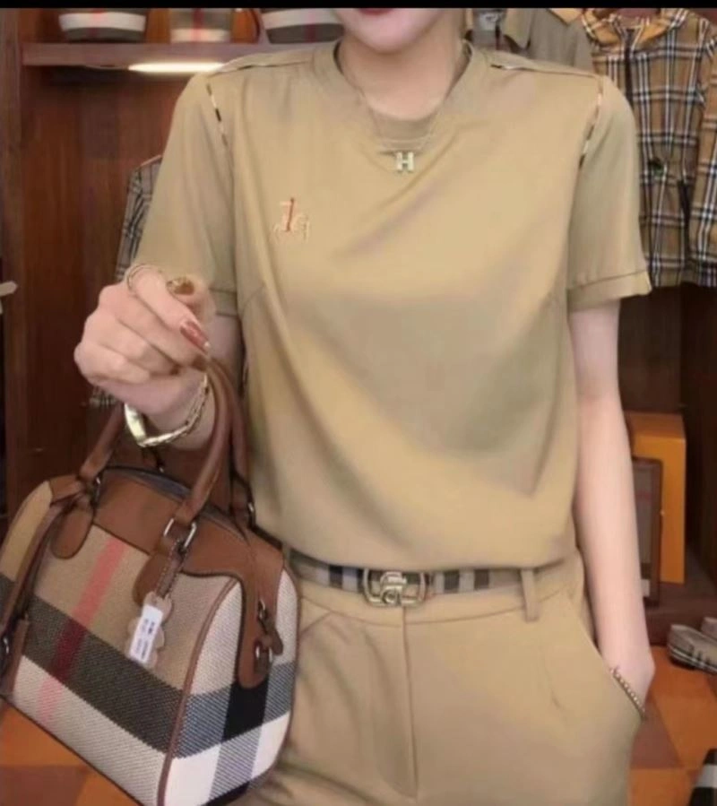 Burberry T-Shirts Unisex 103424