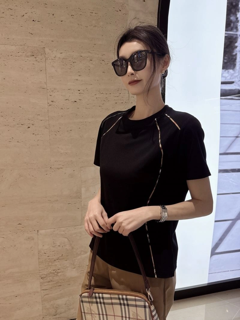 Burberry T-Shirts Chic 103399