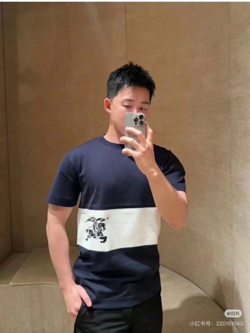 Sleek Burberry T-Shirts 102985