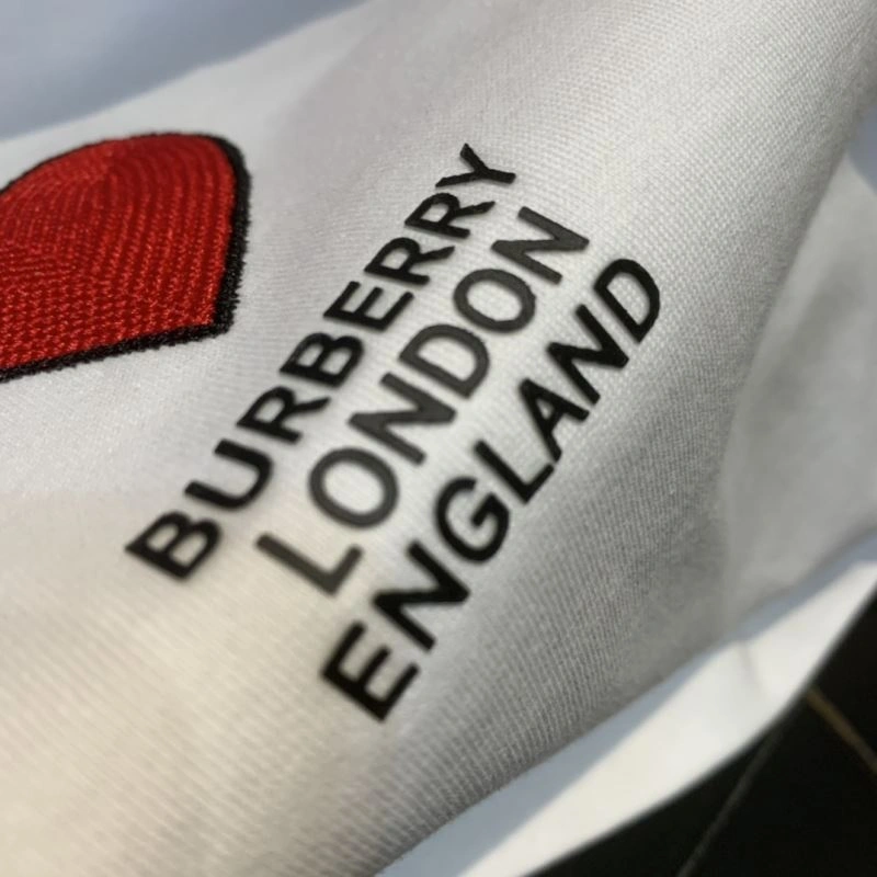 Lightweight Burberry T-Shirts 105270