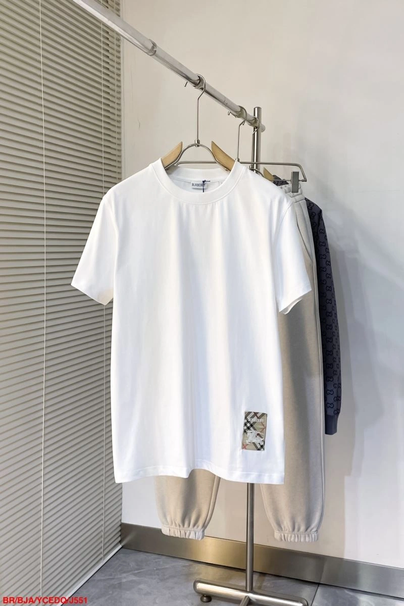 Versatile Burberry T-Shirts 105303