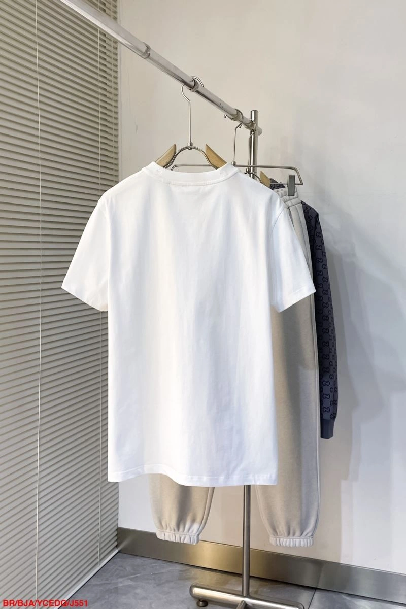 Versatile Burberry T-Shirts 105303