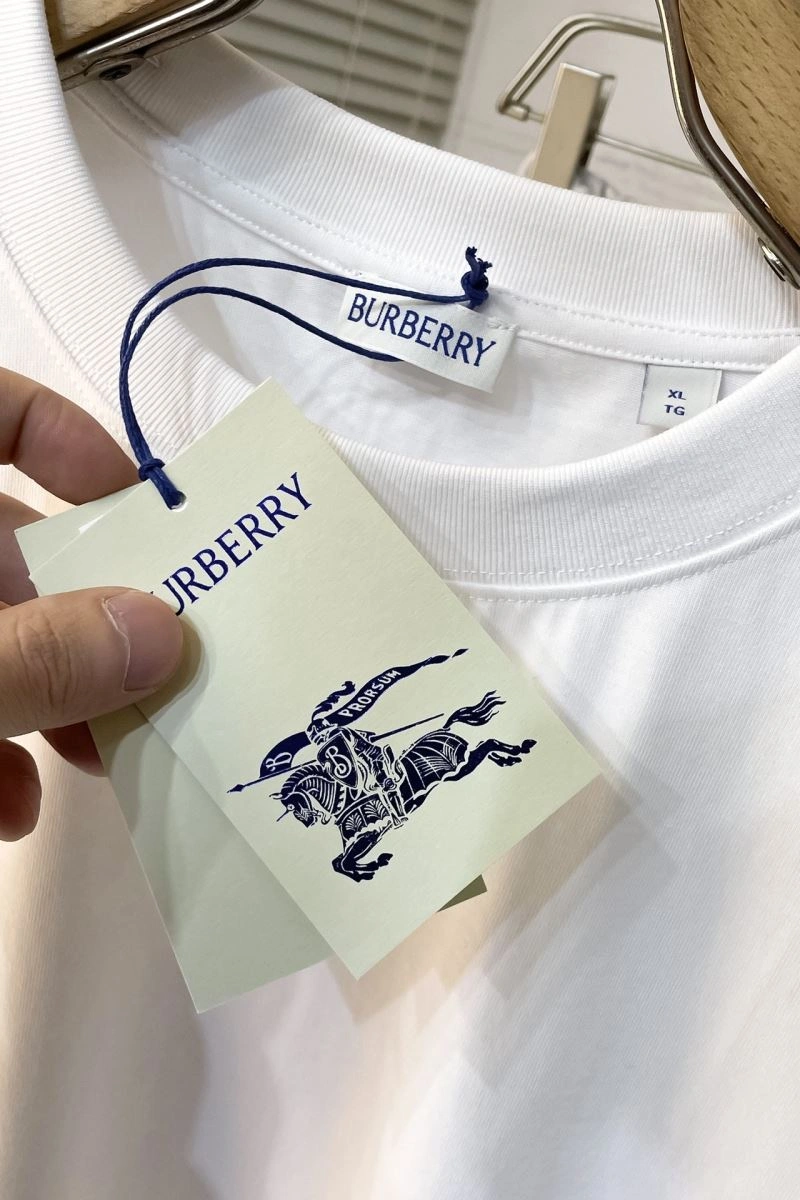 Versatile Burberry T-Shirts 105303