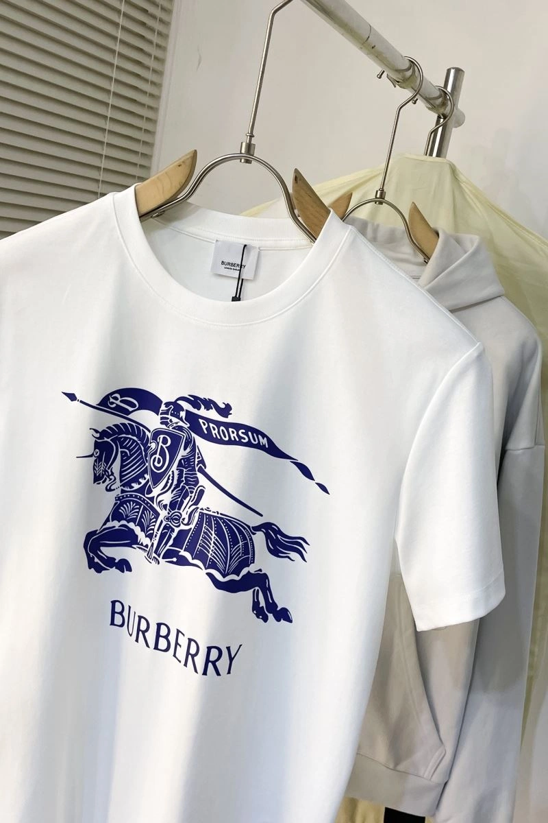 Burberry T-Shirts Lightweight 105250